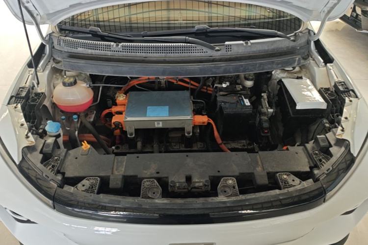 Used Geometry E Firefly 2024 301km Flowing Light Engine Bay