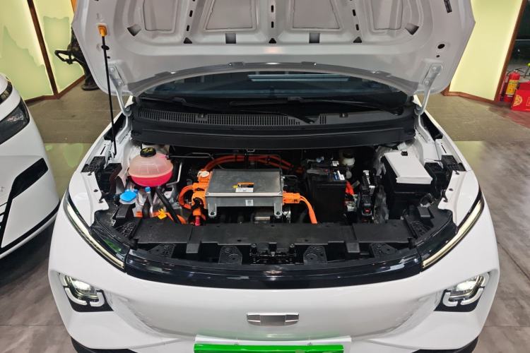 Used Geometry E Firefly 2024 301km Flowing Light Engine Bay