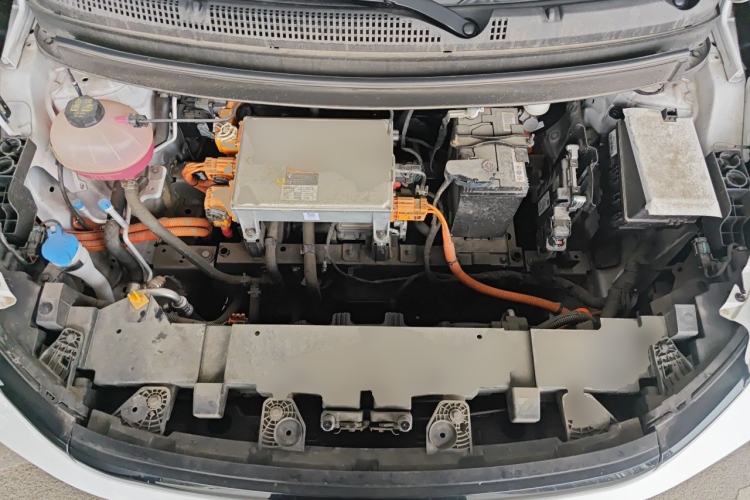 Used Geometry E Firefly 2024 301km Flowing Light Engine Bay