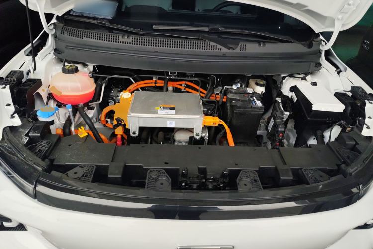 Used Geometry E Firefly 2024 301km Flowing Light Engine Bay