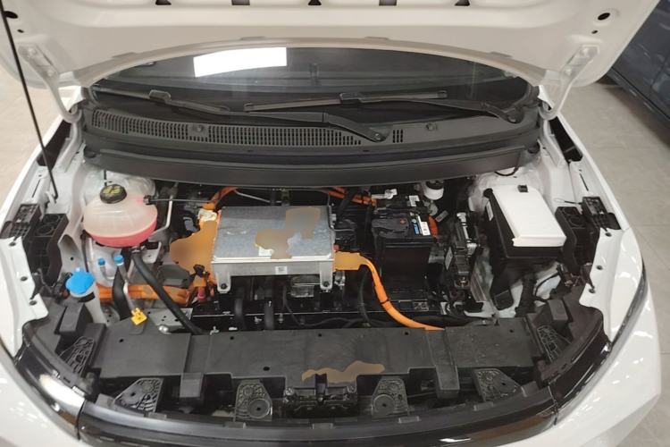 Used Geometry E Firefly 2024 301km Flowing Light Engine Bay