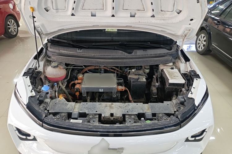 Used Geometry E Firefly 2024 401 km Fluorescent Engine Bay