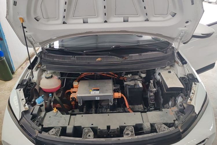 Used Geometry E Firefly 2024 301km Starlight Engine Bay