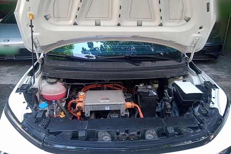 Used Geometry E Firefly 2024 401km Starlight Engine Bay