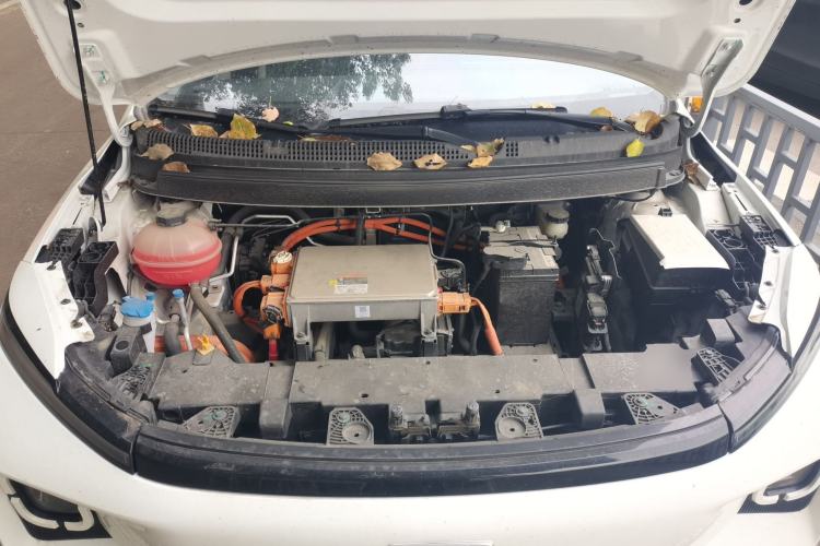 Used Geometry E Firefly 2024 401km Starlight Engine Bay