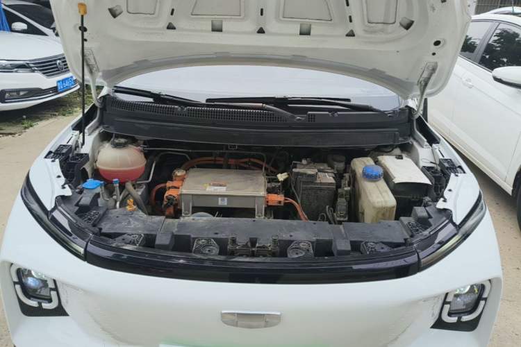 Used Geometry E Firefly 2024 301km Flowing Light Engine Bay