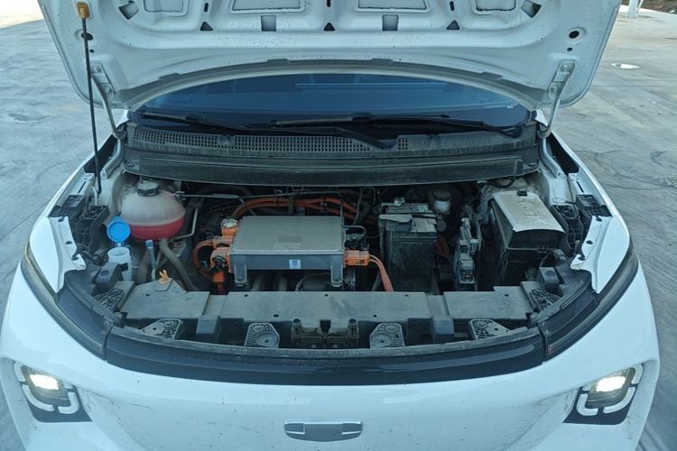 Used Geometry E Firefly 2024 301km Flowing Light Engine Bay