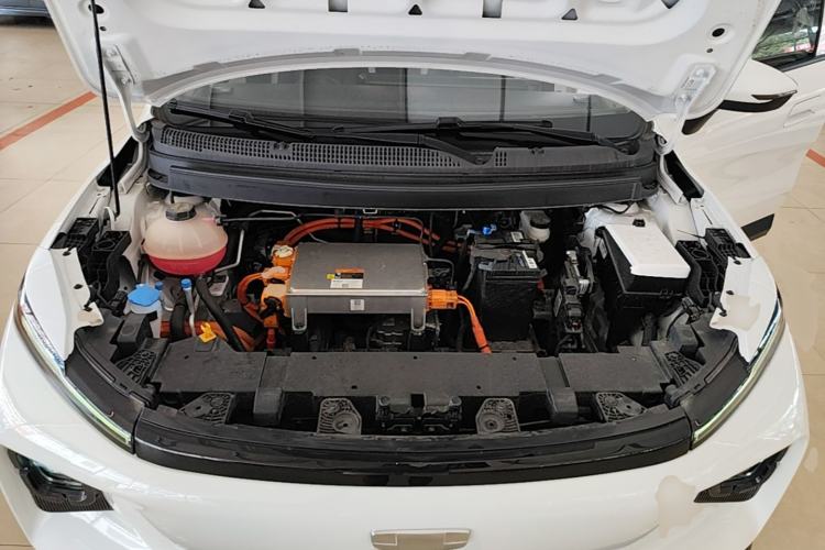 Used Geometry E Firefly 2024 401km Starlight Engine Bay