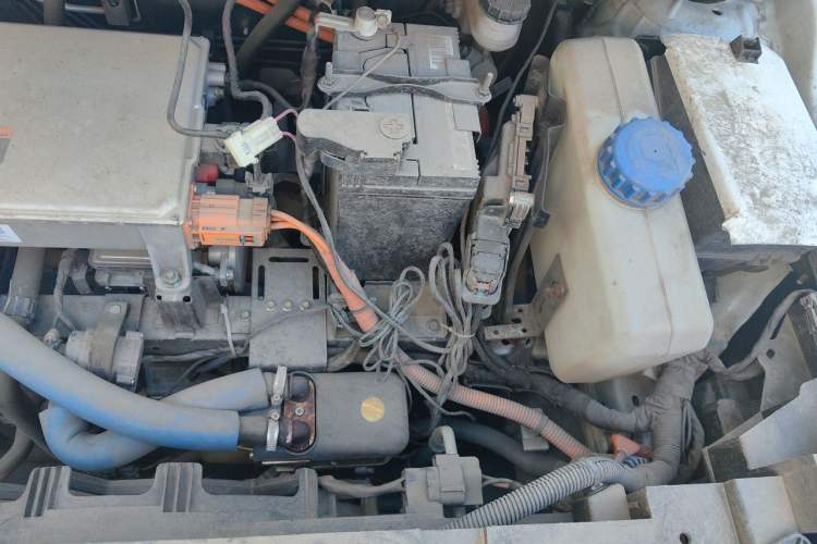 Used Geometry E Firefly 2024 301km Flowing Light Engine Bay Left