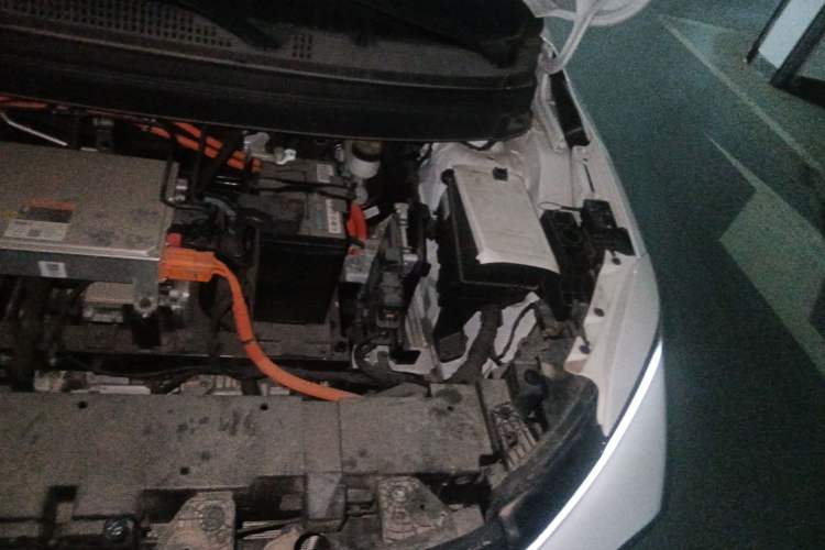Used Geometry E Firefly 2024 301km Starlight Engine Bay Left