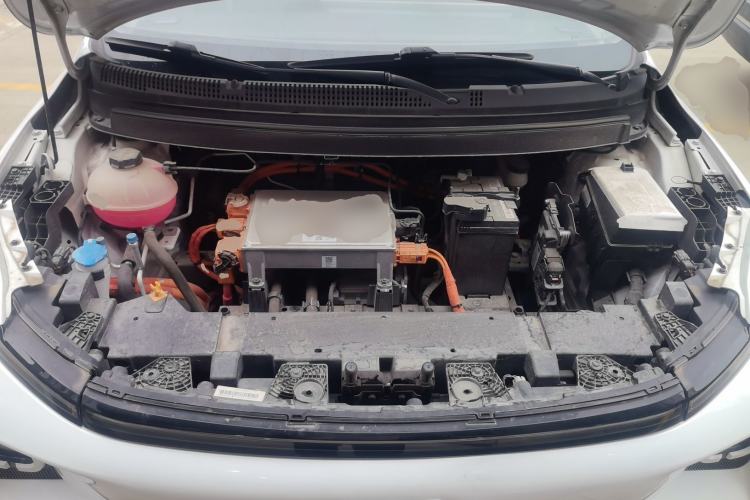 Used Geometry E Firefly 2024 401 km Fluorescent Engine Bay