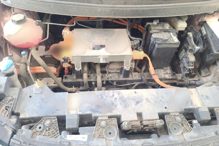 Used Geometry E Firefly 2024 401 km Fluorescent Engine Bay