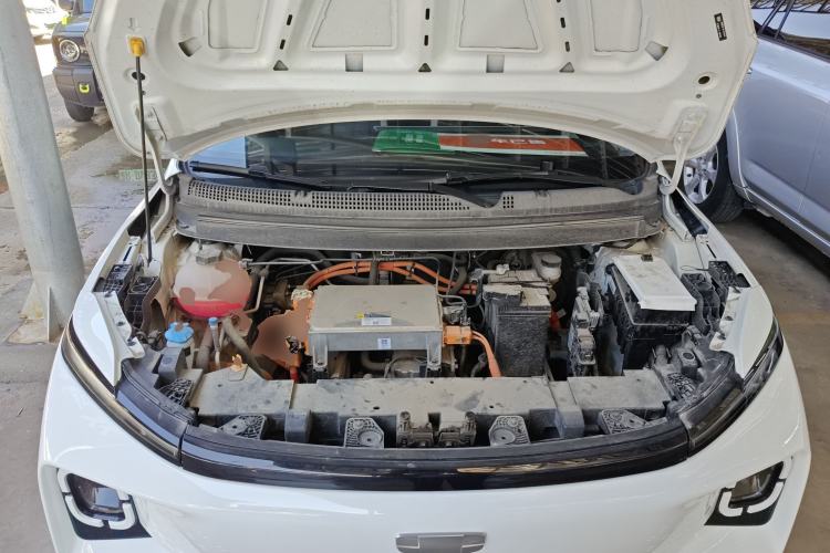 Used Geometry E Firefly 2024 401km Starlight Engine Bay