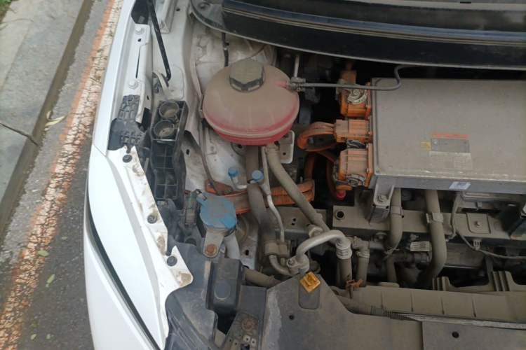Used Geometry E Firefly 2024 301km Flowing Light Engine Bay Right