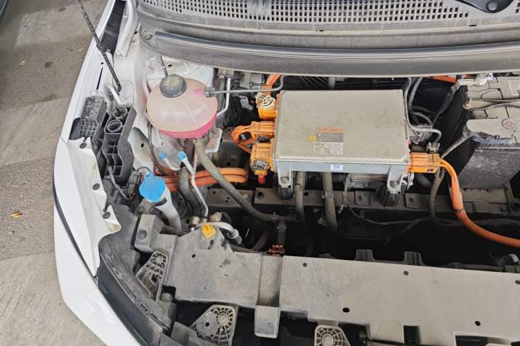 Used Geometry E Firefly 2024 301km Flowing Light Engine Bay Right