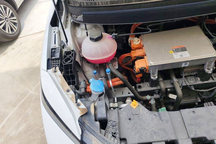 Used Geometry E Firefly 2024 301km Flowing Light Engine Bay Right