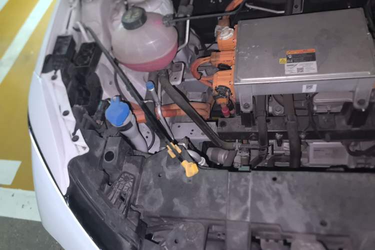 Used Geometry E Firefly 2024 301km Starlight Engine Bay Right
