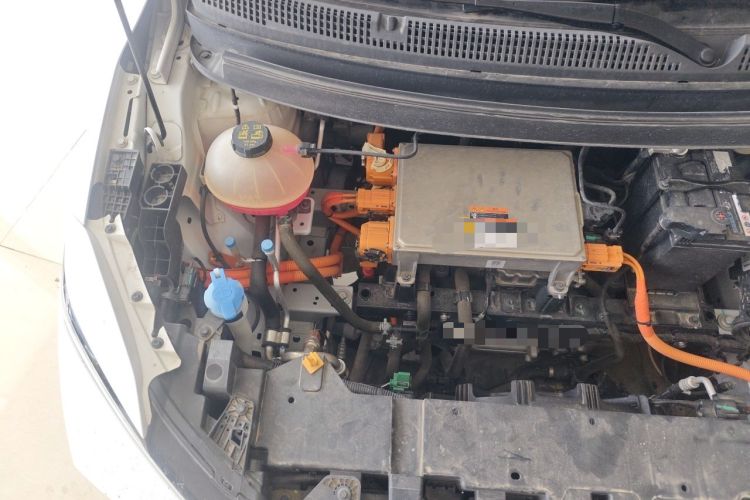 Used Geometry E Firefly 2024 401km Starlight Engine Bay Right