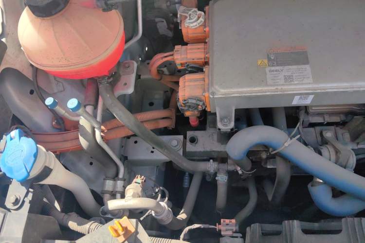 Used Geometry E Firefly 2024 301km Flowing Light Engine Bay Right