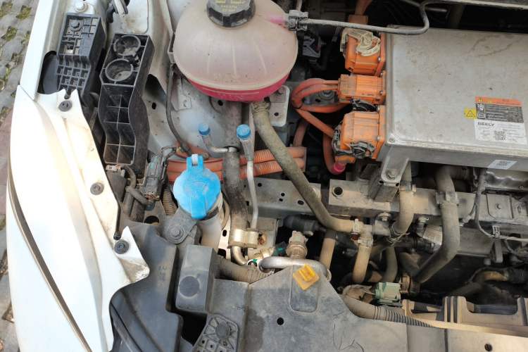 Used Geometry E Firefly 2024 301km Starlight Engine Bay Right