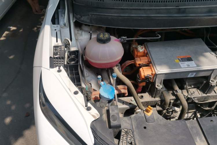 Used Geometry E Firefly 2024 301km Starlight Engine Bay Right