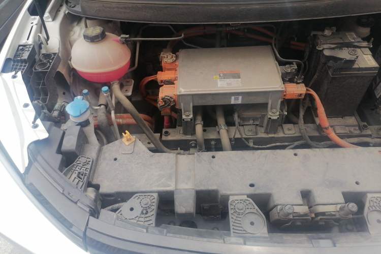 Used Geometry E Firefly 2024 301km Flowing Light Engine Bay Right
