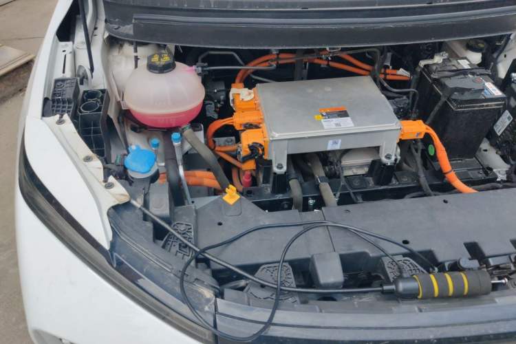 Used Geometry E Firefly 2024 301km Flowing Light Engine Bay Right