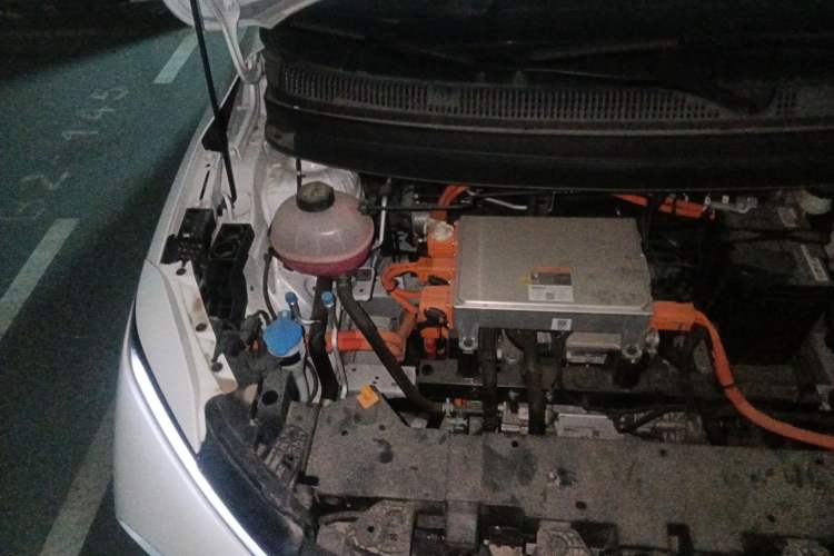 Used Geometry E Firefly 2024 301km Starlight Engine Bay Right