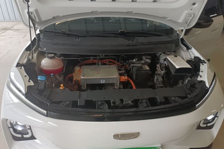 Used Geometry E Firefly 2024 301km Starlight Engine Bay