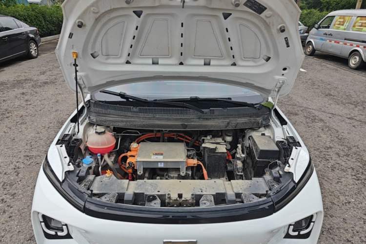Used Geometry E Firefly 2024 401km Starlight Engine Bay