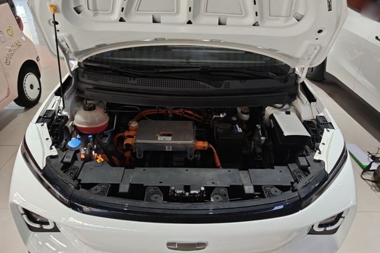 Used Geometry E Firefly 2024 301km Flowing Light Engine Bay