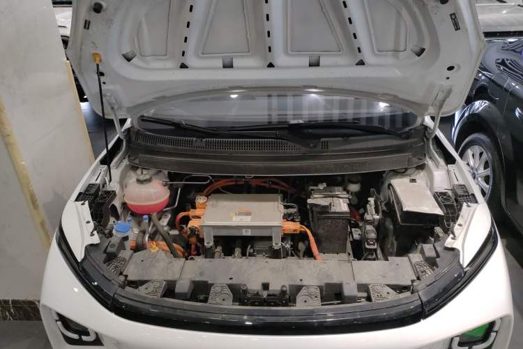 Used Geometry E Firefly 2024 301km Flowing Light Engine Bay