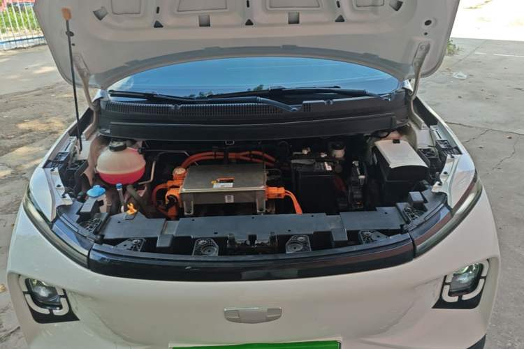 Used Geometry E Firefly 2024 301km Flowing Light Engine Bay