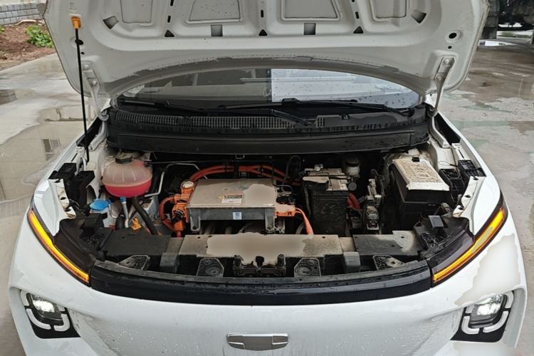 Used Geometry E Firefly 2024 301km Flowing Light Engine Bay