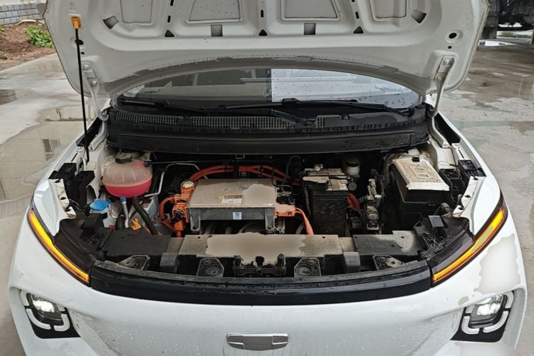 Used Geometry E Firefly 2024 301km Flowing Light Engine Bay