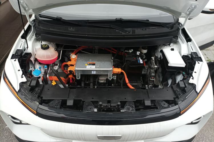 Used Geometry E Firefly 2024 301km Flowing Light Engine Bay