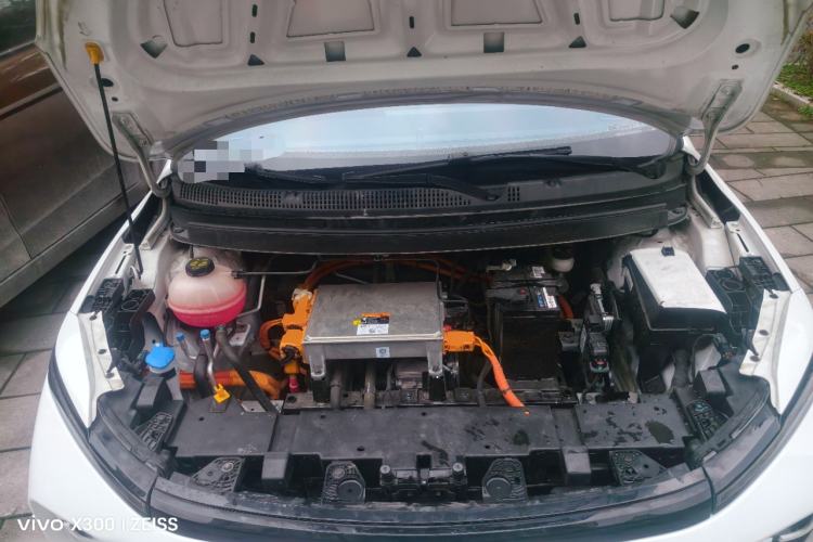 Used Geometry E Firefly 2024 301km Flowing Light Engine Bay