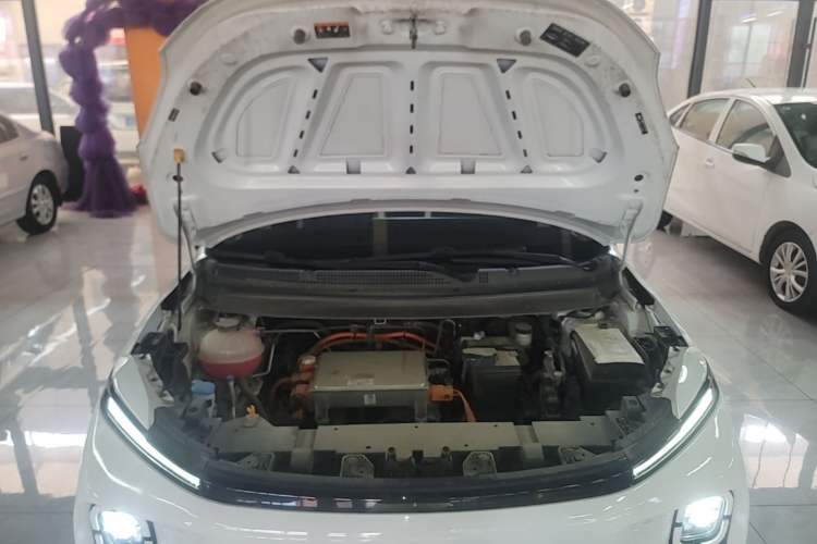 Used Geometry E Firefly 2024 401km Starlight Engine Bay