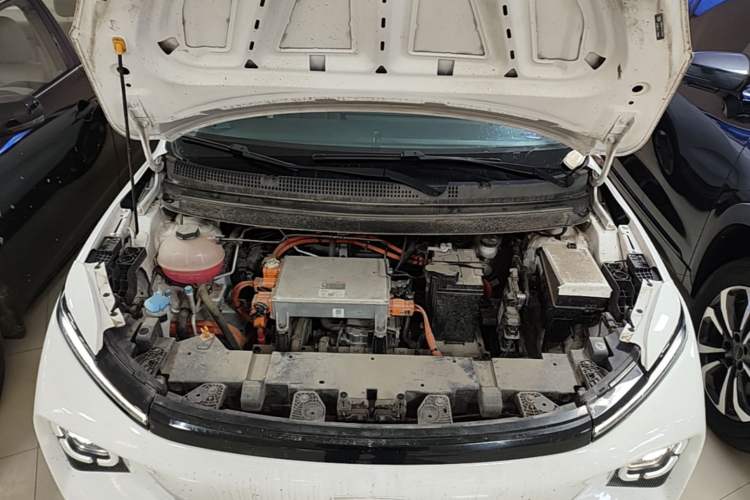 Used Geometry E Firefly 2024 301km Starlight Engine Bay