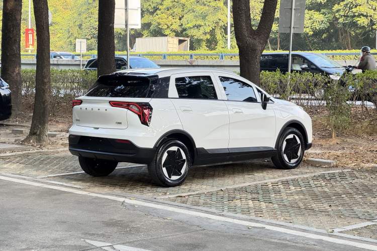 Used Geometry E Firefly 2024 301km Flowing Light Exterior 1