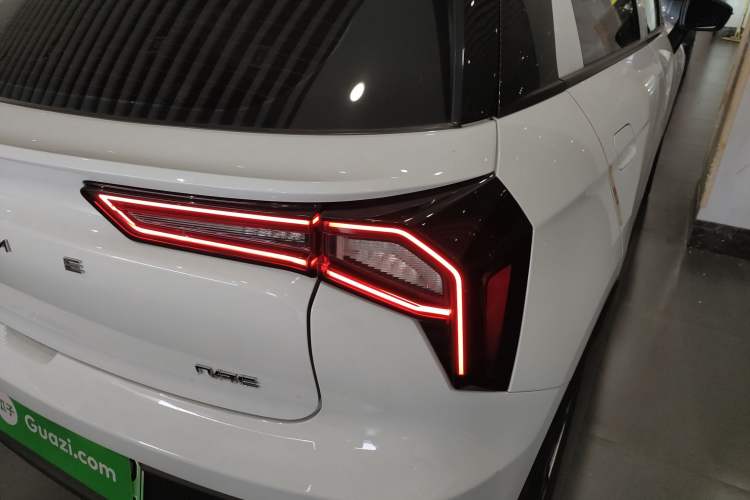 Used Geometry E Firefly 2024 301km Flowing Light Exterior 1