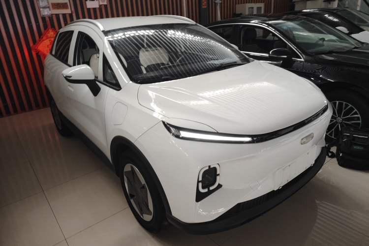 Used Geometry E Firefly 2024 301km Starlight Exterior 2