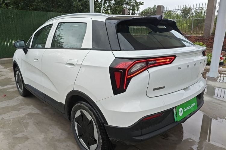 Used Geometry E Firefly 2024 301km Flowing Light Exterior 2