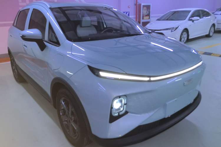 Used Geometry E Firefly 2024 401 km Fluorescent Exterior 2