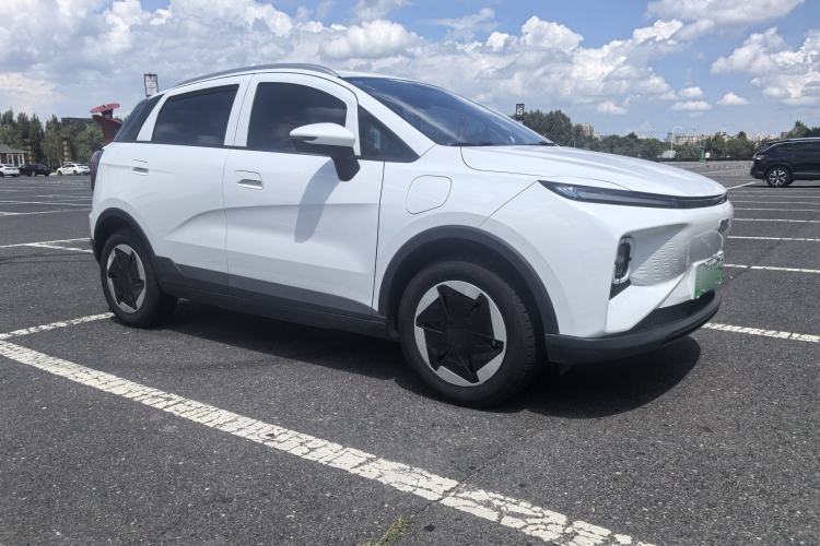 Used Geometry E Firefly 2024 301km Flowing Light Exterior 2