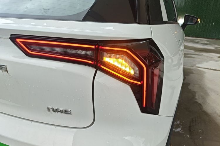 Used Geometry E Firefly 2024 301km Flowing Light Exterior 3