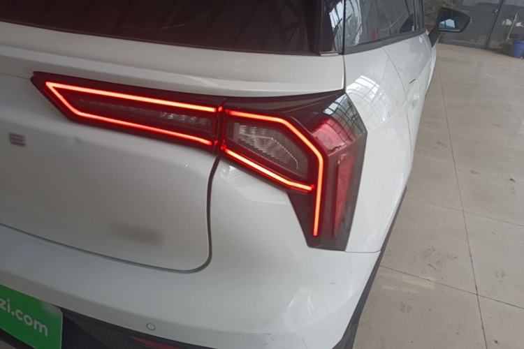 Used Geometry E Firefly 2024 301km Starlight Exterior 3