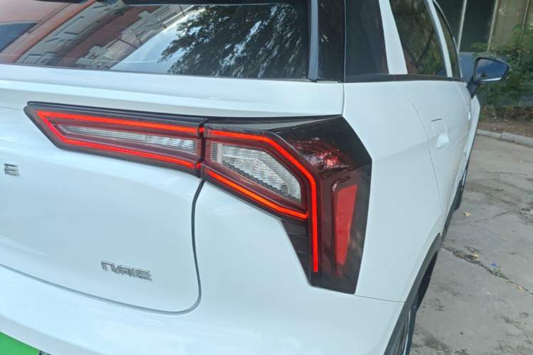 Used Geometry E Firefly 2024 301km Flowing Light Exterior 3