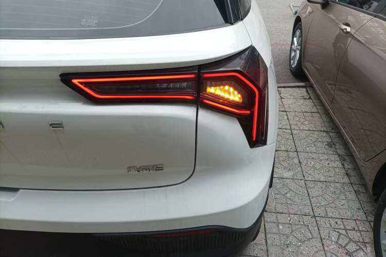 Used Geometry E Firefly 2024 301km Flowing Light Exterior 3
