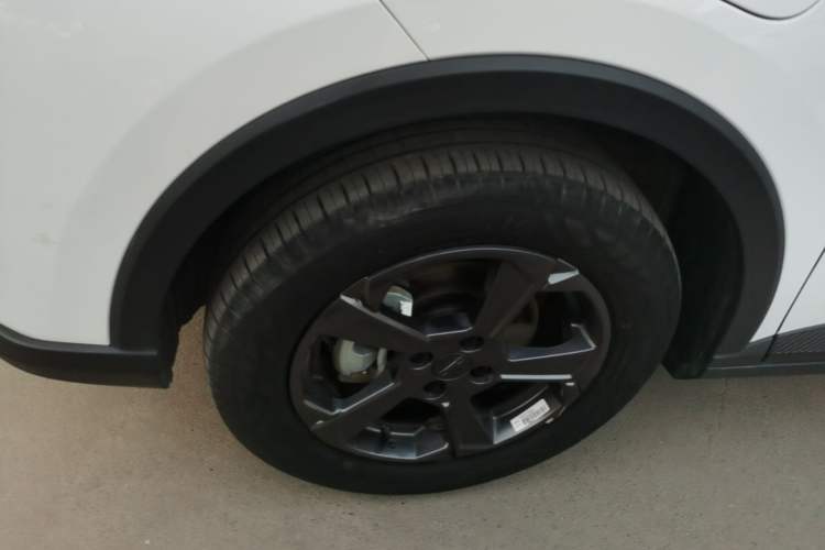 Used Geometry E Firefly 2024 301km Starlight Exterior 4